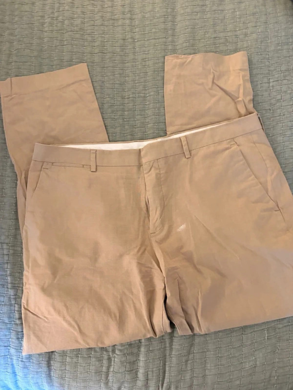 Tan Express chino pants with a relaxed fit #chinos